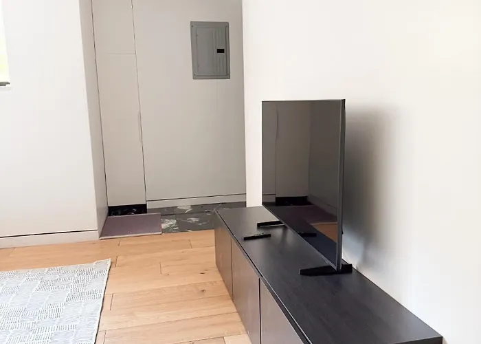 New Cozy Modern Minimalist Stay In Brooklyn At Rem-Casa